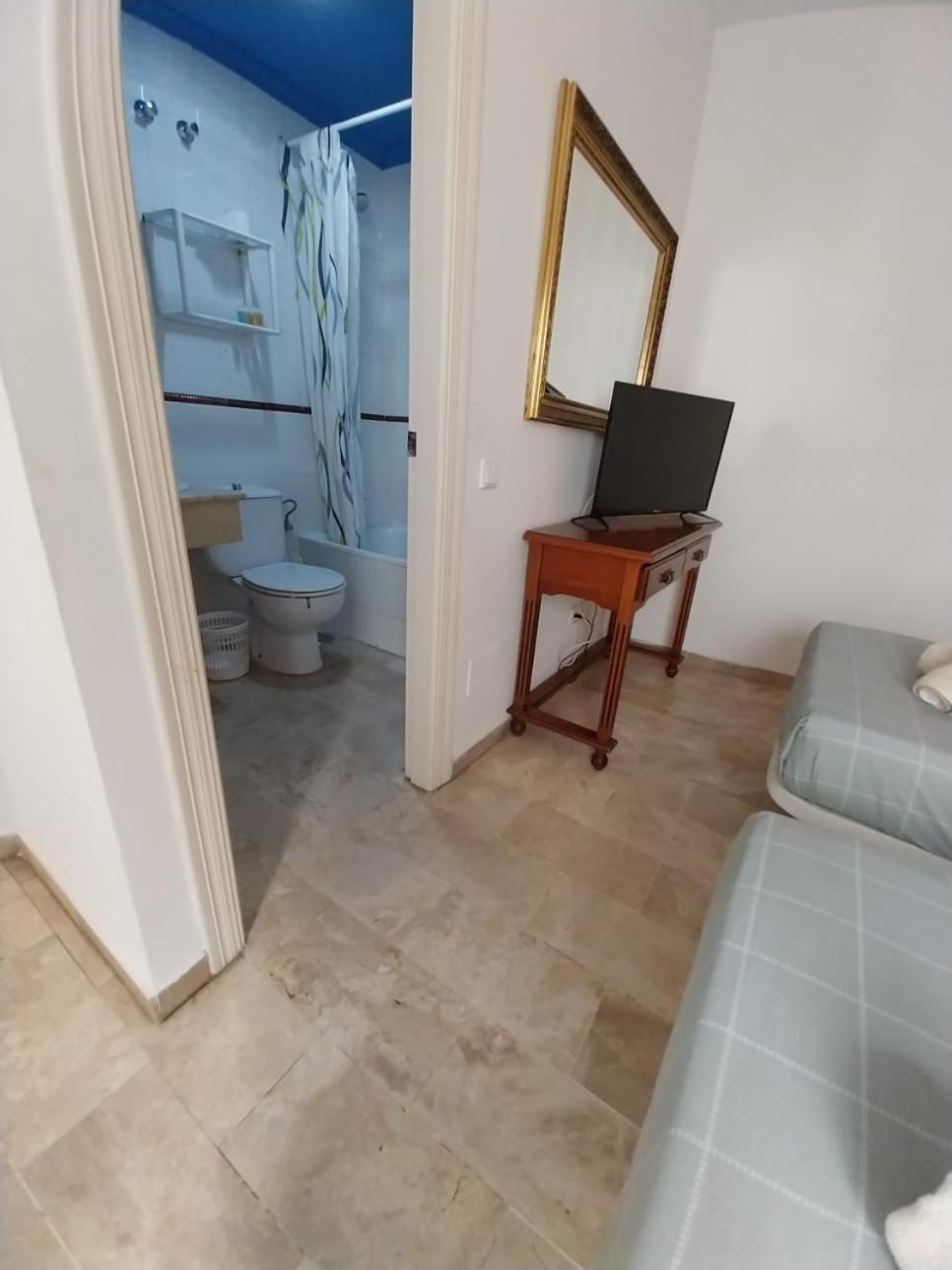 Hostal Montys نيرخا المظهر الخارجي الصورة