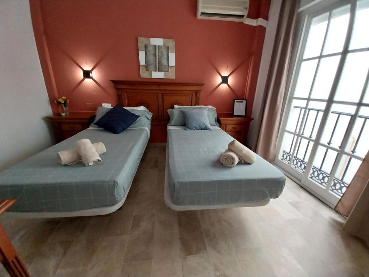 Hostal Montys نيرخا المظهر الخارجي الصورة