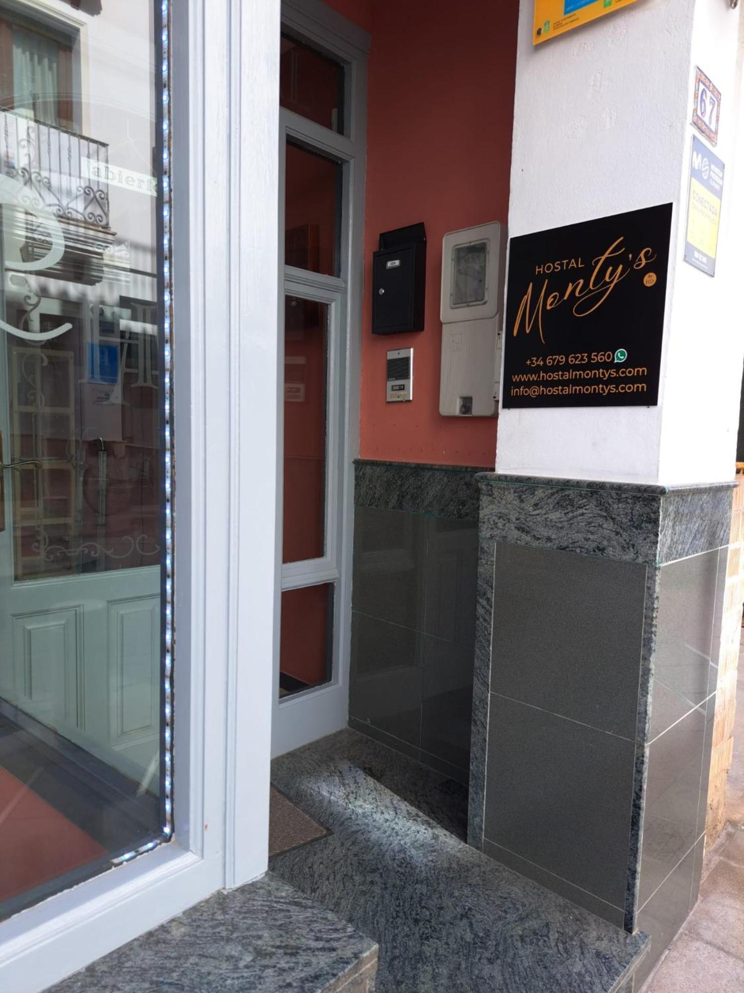 Hostal Montys نيرخا المظهر الخارجي الصورة