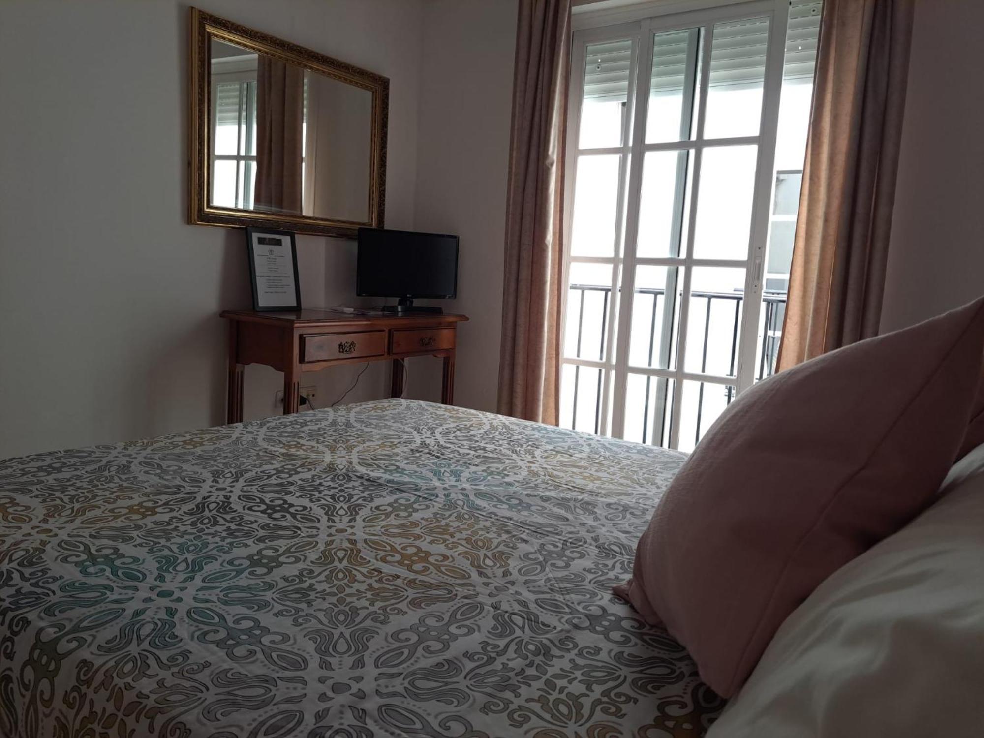 Hostal Montys نيرخا المظهر الخارجي الصورة