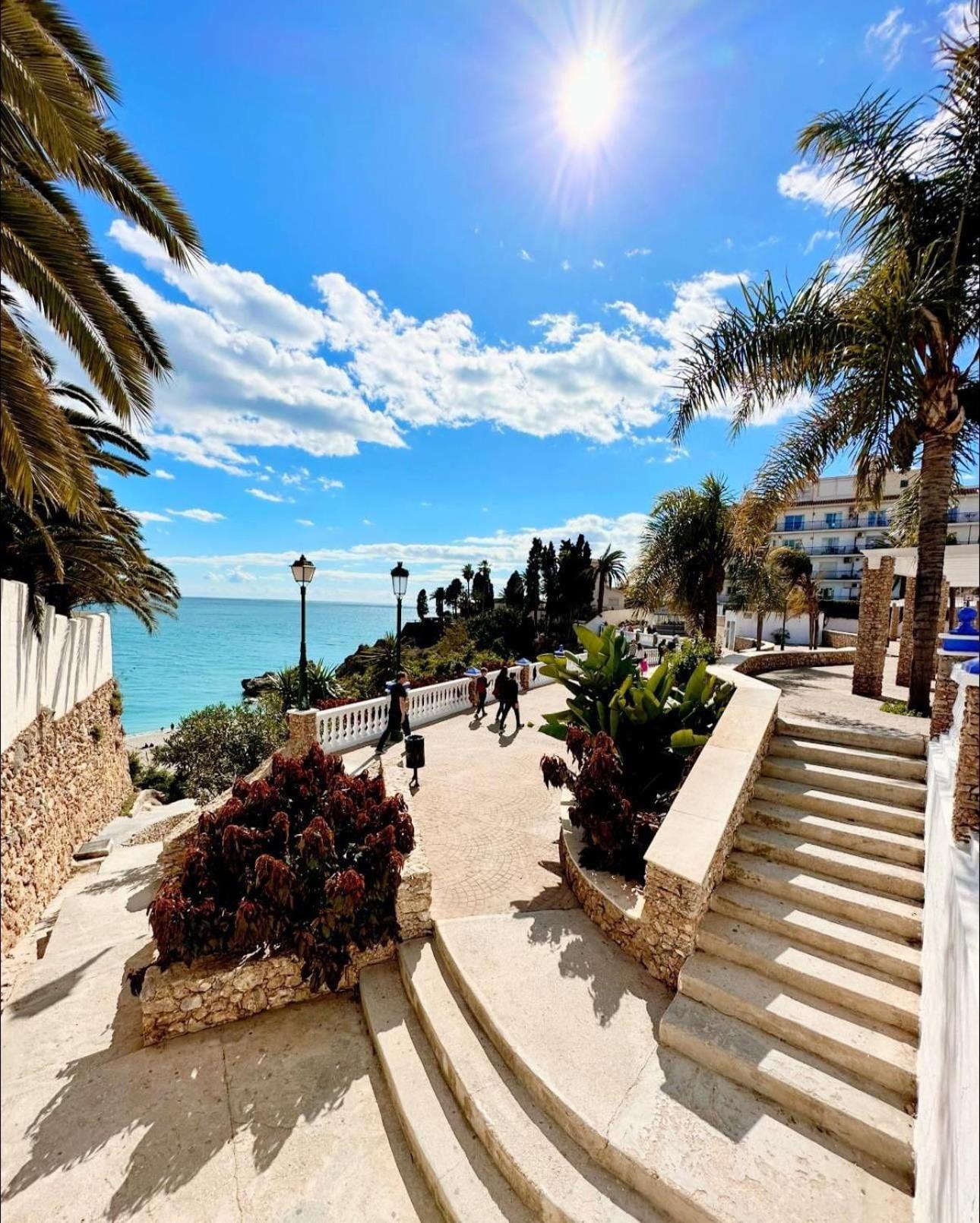 Hostal Montys نيرخا المظهر الخارجي الصورة