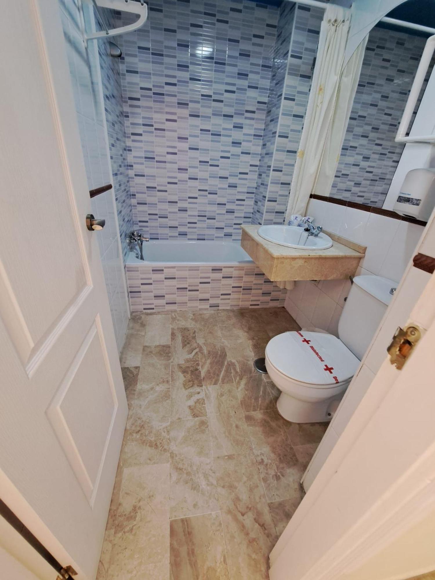 Hostal Montys نيرخا المظهر الخارجي الصورة