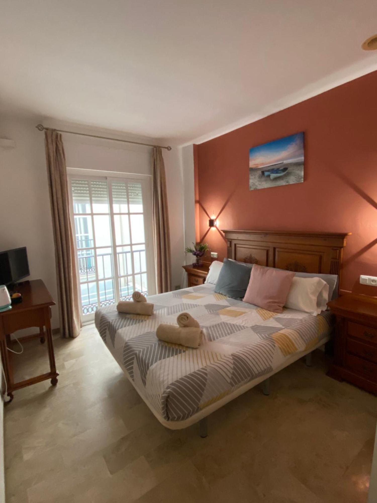 Hostal Montys نيرخا المظهر الخارجي الصورة