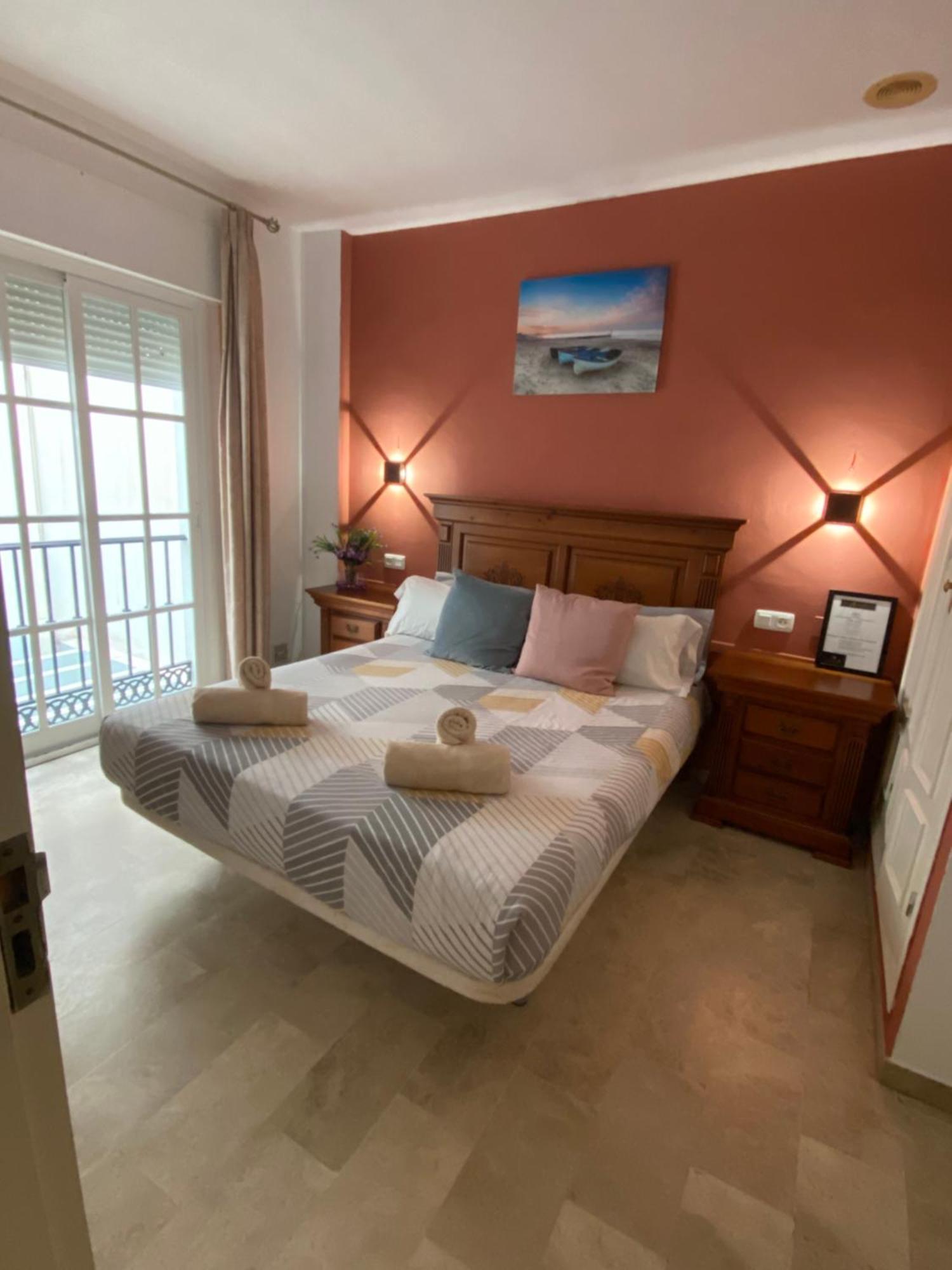 Hostal Montys نيرخا المظهر الخارجي الصورة